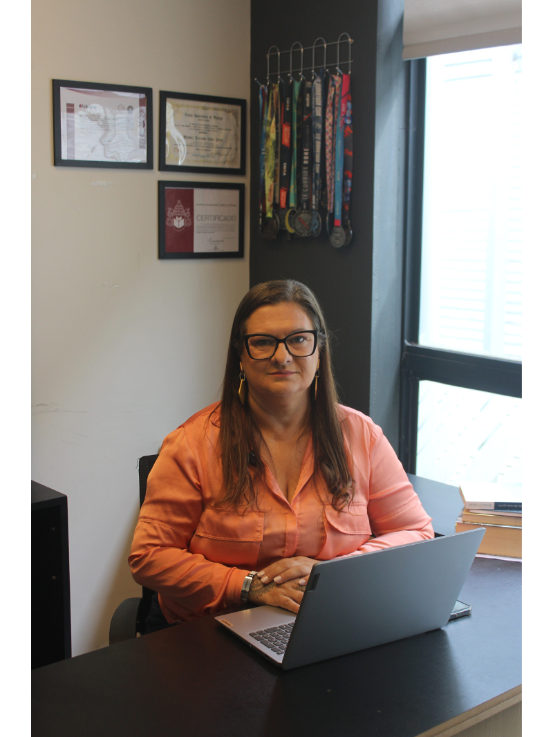 Neuropsicóloga Marinez Pires atendendo em clínica nos Ingleses Florianópolis