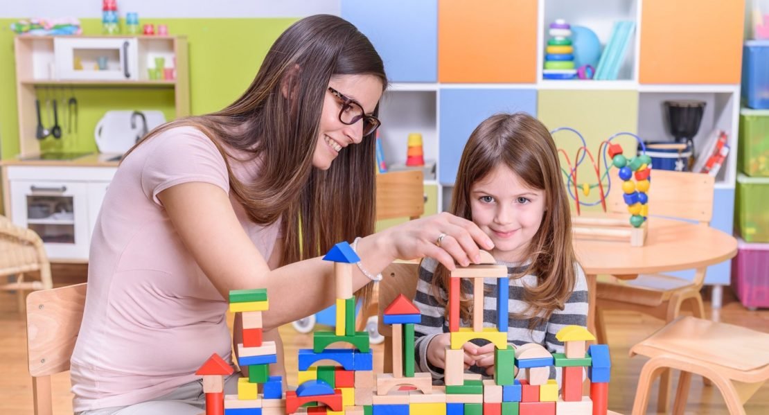 Psicopedagoga especialista em Autismo, TDAH e Paralisia Cerebral em Florianópolis (Ingleses e Jurerê). Intervenção terapêutica da aprendizagem, alfabetização, funções executivas e desenvolvimento cognitivo